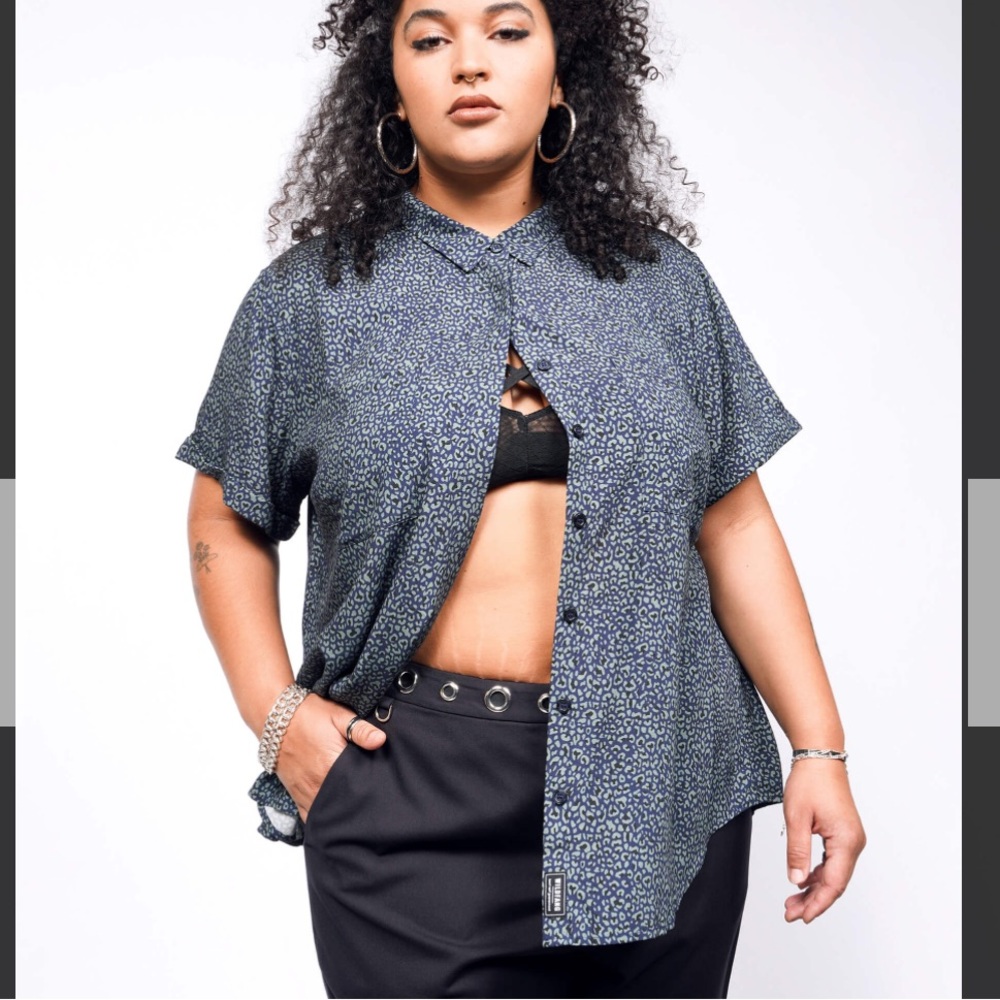 WILDFANG THE EMPOWER BUTTON UP Short Sleeve Women’s Shirt Top Blouse Size 2X - Picture 2 of 12